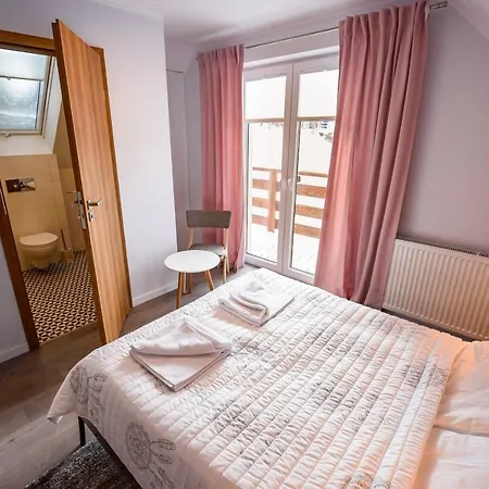 Nad Stawem 度假居 *